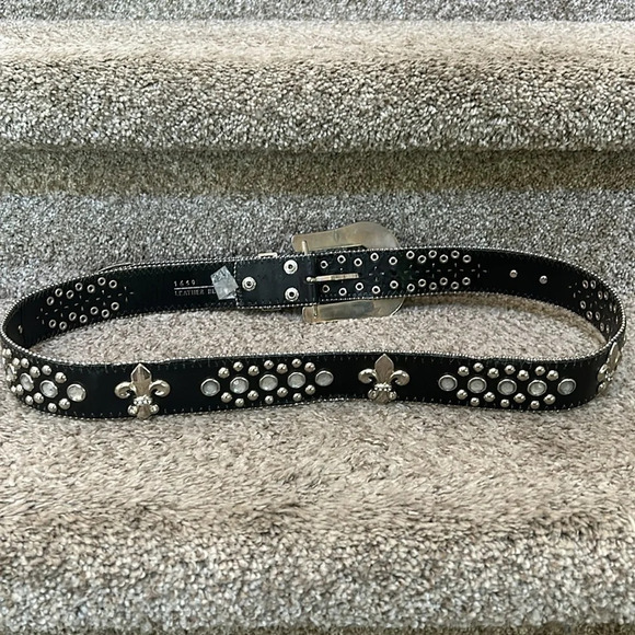 1659 black leather belt with rhinestones and fleur de lis embellishments. Large - Picture 5 of 8